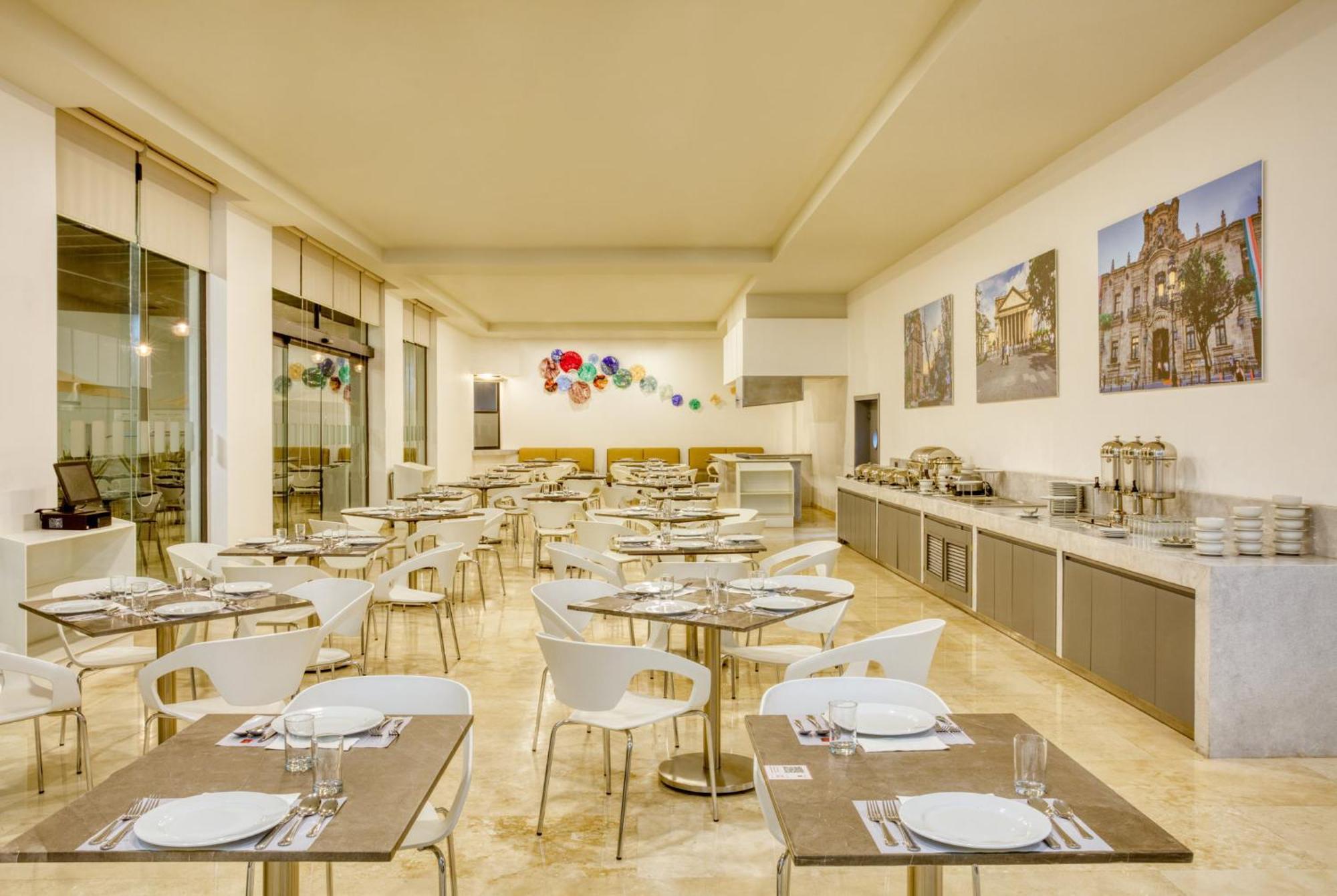 Fiesta Inn Guadalajara Aeropuerto Las Pintas Zewnętrze zdjęcie