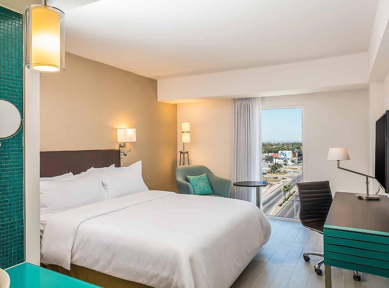 Fiesta Inn Guadalajara Aeropuerto Las Pintas Zewnętrze zdjęcie